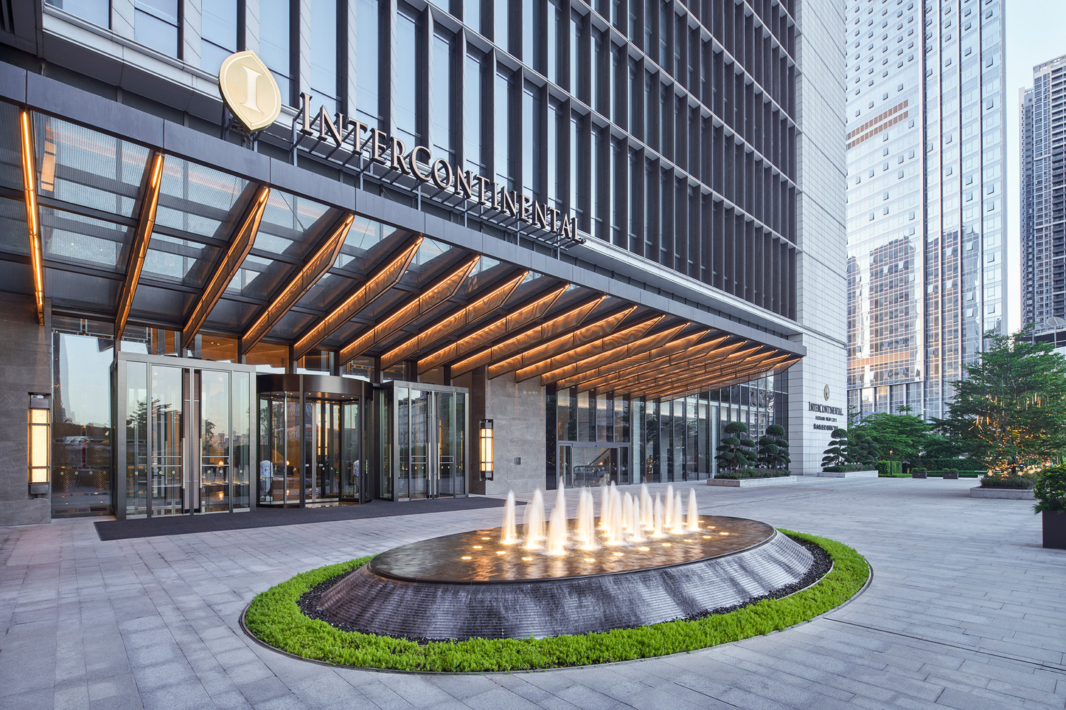Elegant hotel entrance porte cochère with central island.