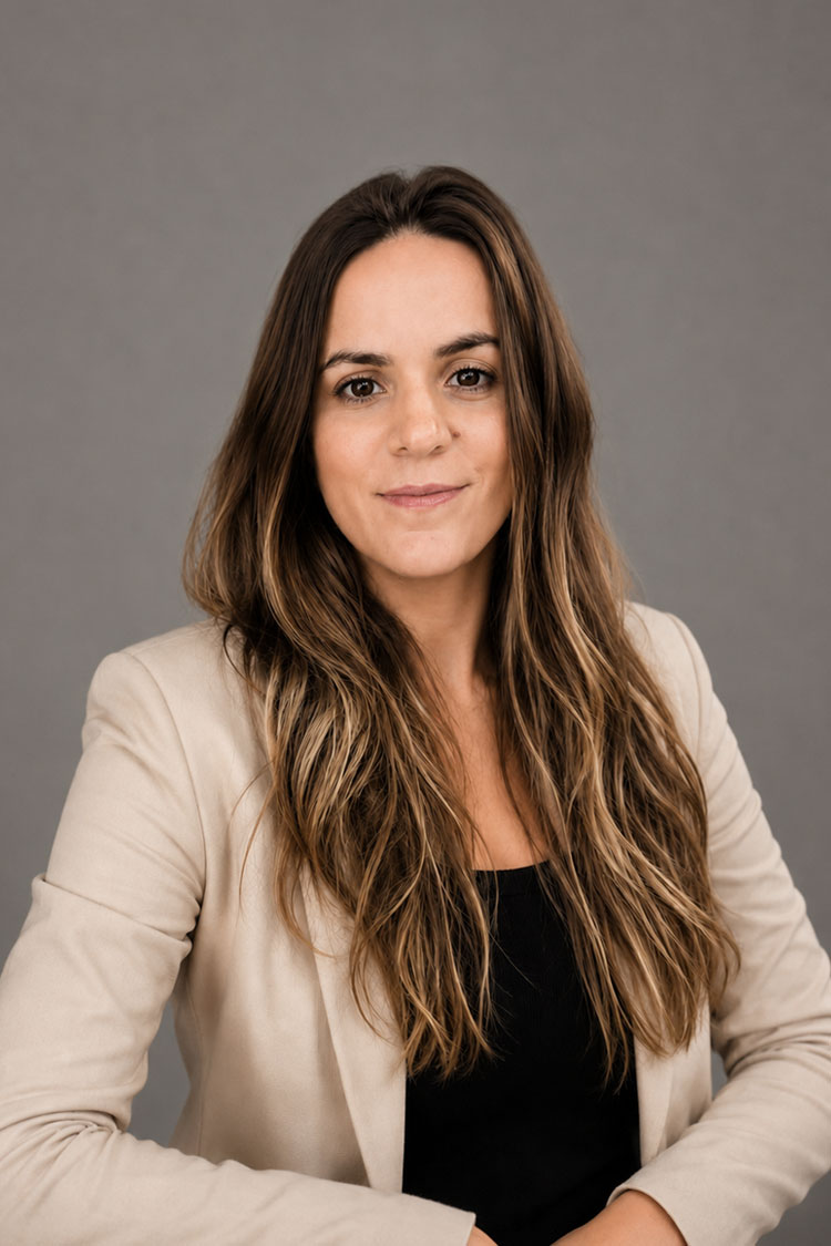 Marcela is an architect with experience in interior design high-end residential projects